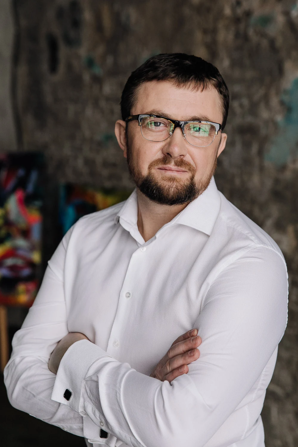 Евгений Данилевский в белой рубашке