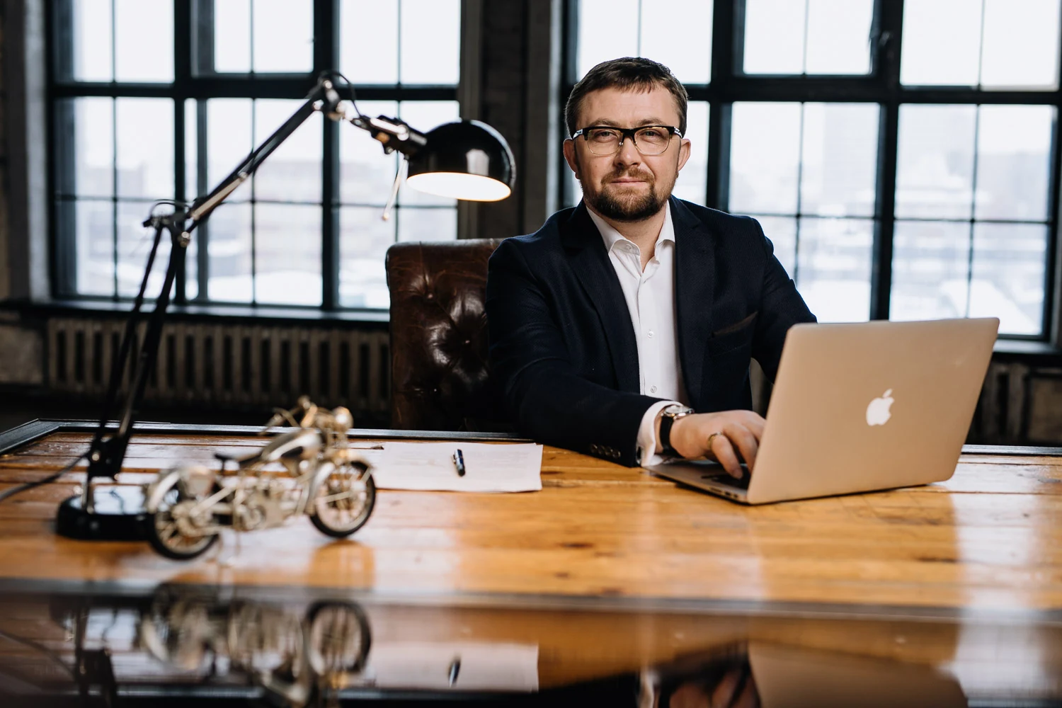 Евгений Данилевский в кабинете